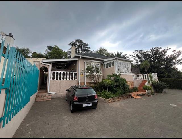 3 BEDROOM HOUSE FOR SALE IN KENSINGTON